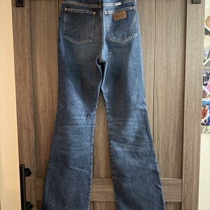 Wrangler Women's Flare Jeans in Classic Blue